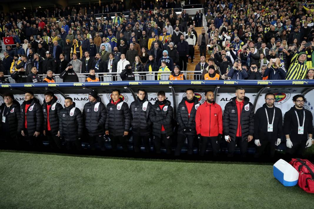 Fenerbahçe Fatih Karagümrük maçından çok özel fotoğraflar: Geri dönüş coşkusu tribünlere böyle yansıdı 44